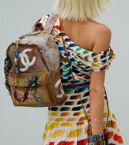 دار Chanel قدّمت حقيبة الظهر في مجموعتها لصيف 2014