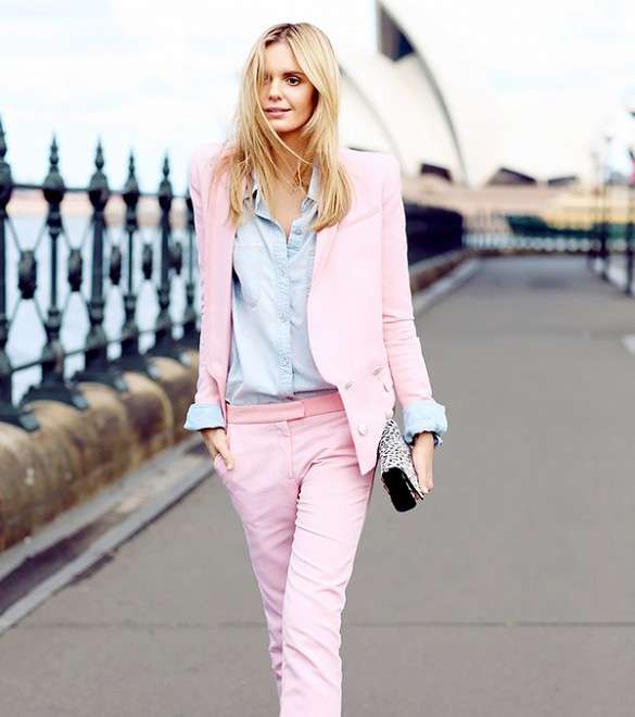 لاطلالة حيوية، اختاري البذلة الرسمية الملونة للعمل