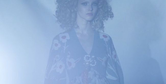 تعرفي على تفاصيل ازياء CHANEL من مجموعة Cruise 2014-2015