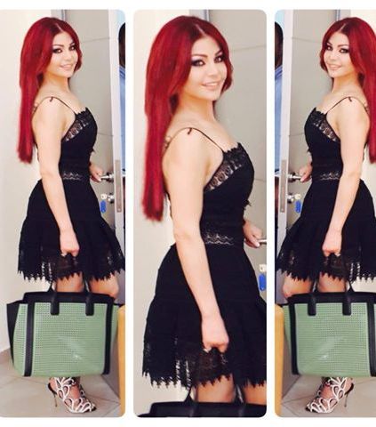 ارتدي على طريقة هيفاء وهبي فساتين الدانتيل مع أحذية الكاحل