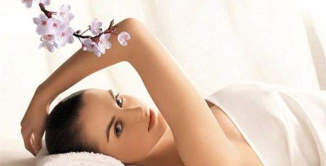 خلطة تبيض الركب والاكواع لازالة السواد