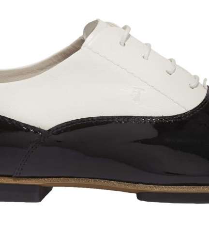 حذاء Tods بلوني الابيض والاسود واسلوب الـ Brogue لاطلالة المراة الرجل