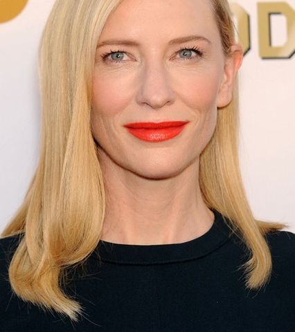 أحمر الشفاه البرتقالي في  Critics' Choice Awards