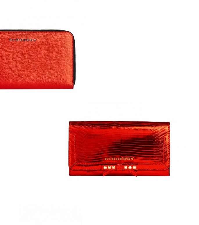 محفظتين باللون الأحمر من Burberry
