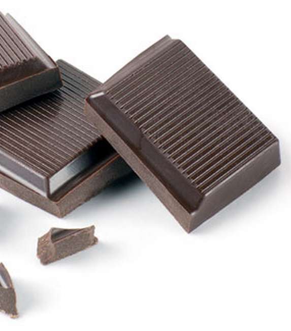 الشوكولاته المرّة مفيدة للقلب والدم نعم؛ ولكنها تنضمّ الى لائحتنا الغنية بالدهون المشبعة، لذلك تناوليها بحذر! 