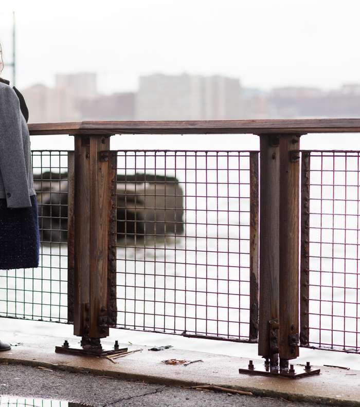 معطف الفرو بالقصة المستقيمة والطول المتوسط من شوارع نيويورك