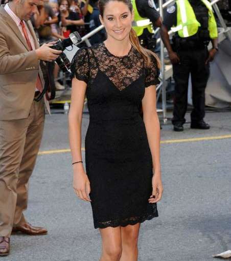 صور فساتين دانتيل قصيرة