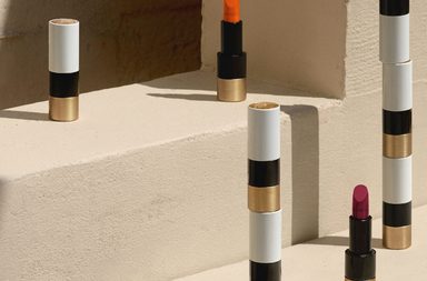 Hermès تدخل عالم أحمر الشفاه حاملةً أشهر حقائبها