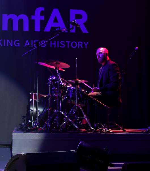أداء مميّز من لانا ديل راي في BVLGARI amfAR Gala Raiser