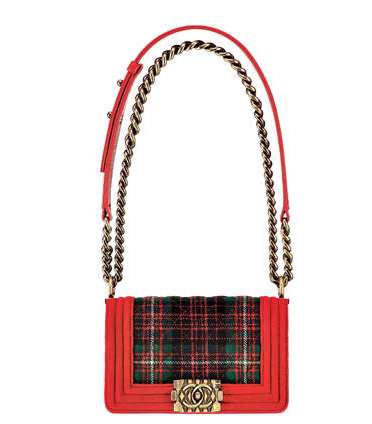 من الحقائب الصغيرة الحجم والرائجة في شتاء 2014، حقيبة شانيل بوي