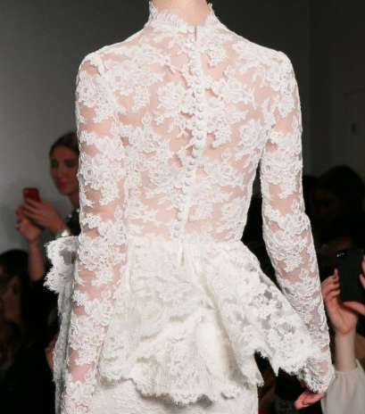 ظهر من الدانتيل الأبيض