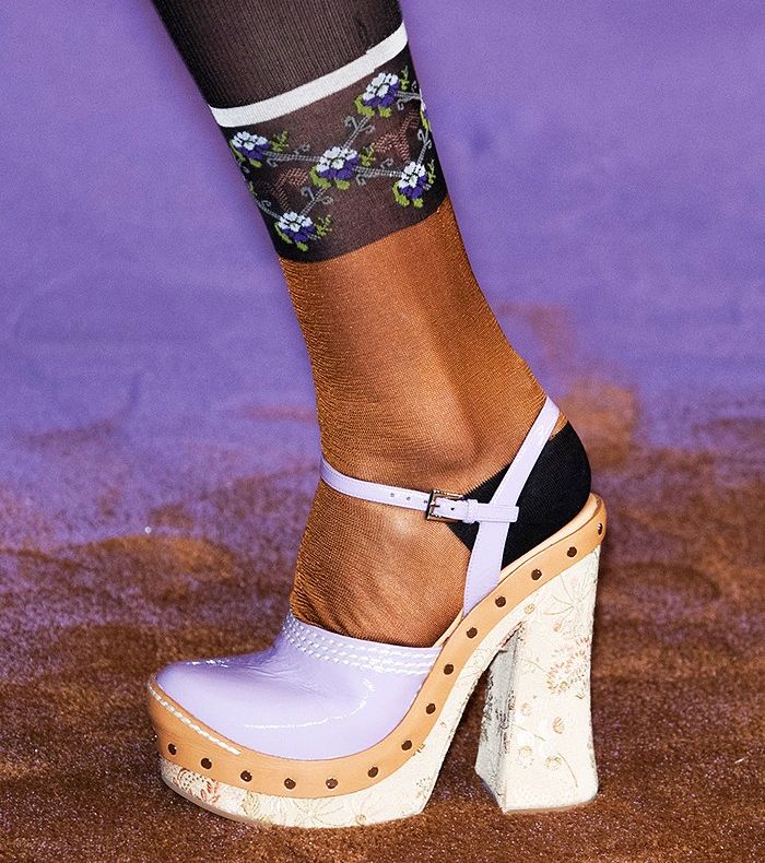 من اشهر الاحذية لصيف 2015، حذاء برادا بكعب الـ Platform Wedge