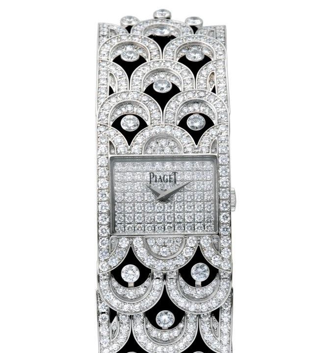 ساعة ماسيّة على شكل سوار من بياجيه