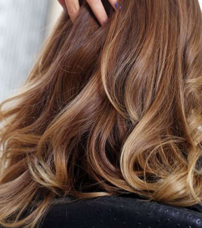 صور صبغات بني شوكلاتة فاتح لإطلالة مميزة هذا الصيف
