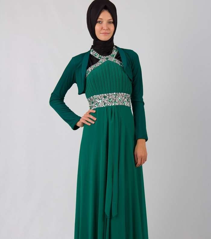 لإطلالة أنيقة ومميّزة إختاري فستان باللّون الأخضر