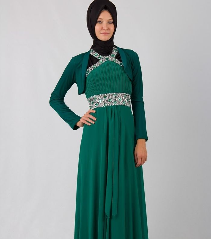 لإطلالة أنيقة ومميّزة إختاري فستان باللّون الأخضر