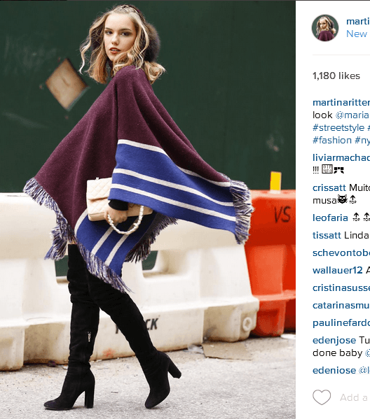 المدونة البرازيلية مارتينا قبيل دخولها عرض ازياء DKNY لشتاء 2017