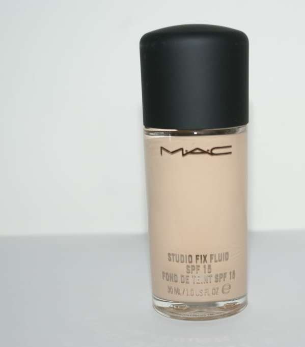 صور افضل اساس للبشرة الدهنية