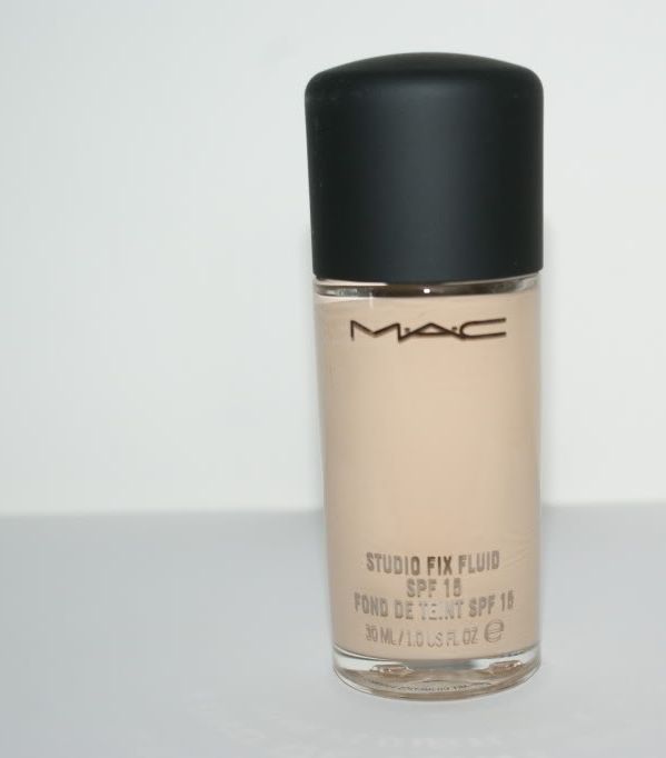 صور افضل اساس للبشرة الدهنية