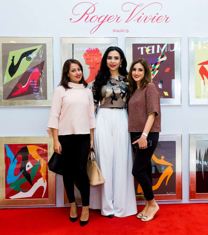 عاشقات الموضة يتفقدن معرض icons connected لروجيه فيفييه في ابو ظبي