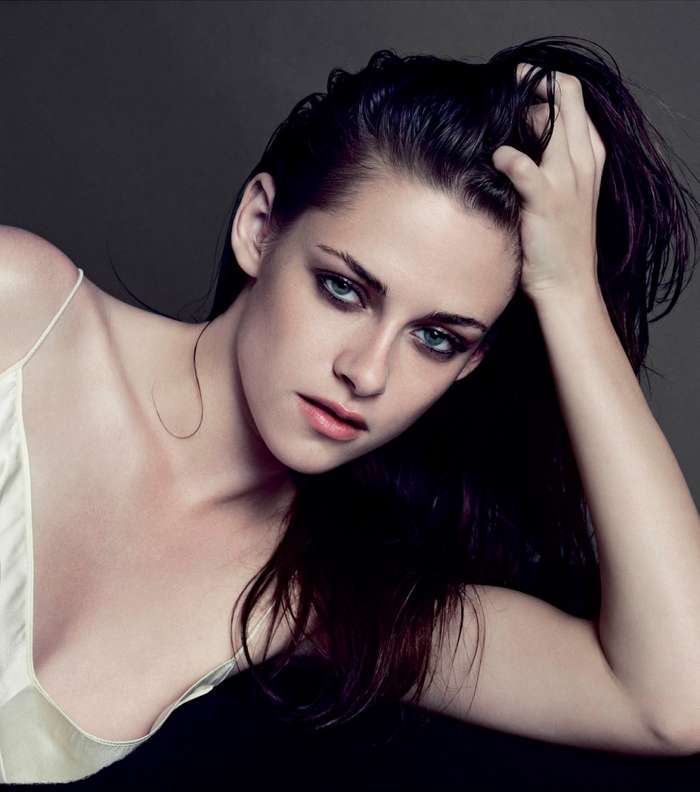 الماكياج المبلول يبرز إطلالة العيون الملطّخة