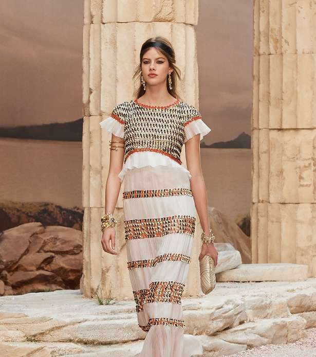 الفستان المقلم من التويد من CHANEL كروز 2018