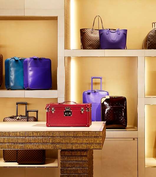 عرض لمجموعة حقائب Louis Vuitton الحديثة
