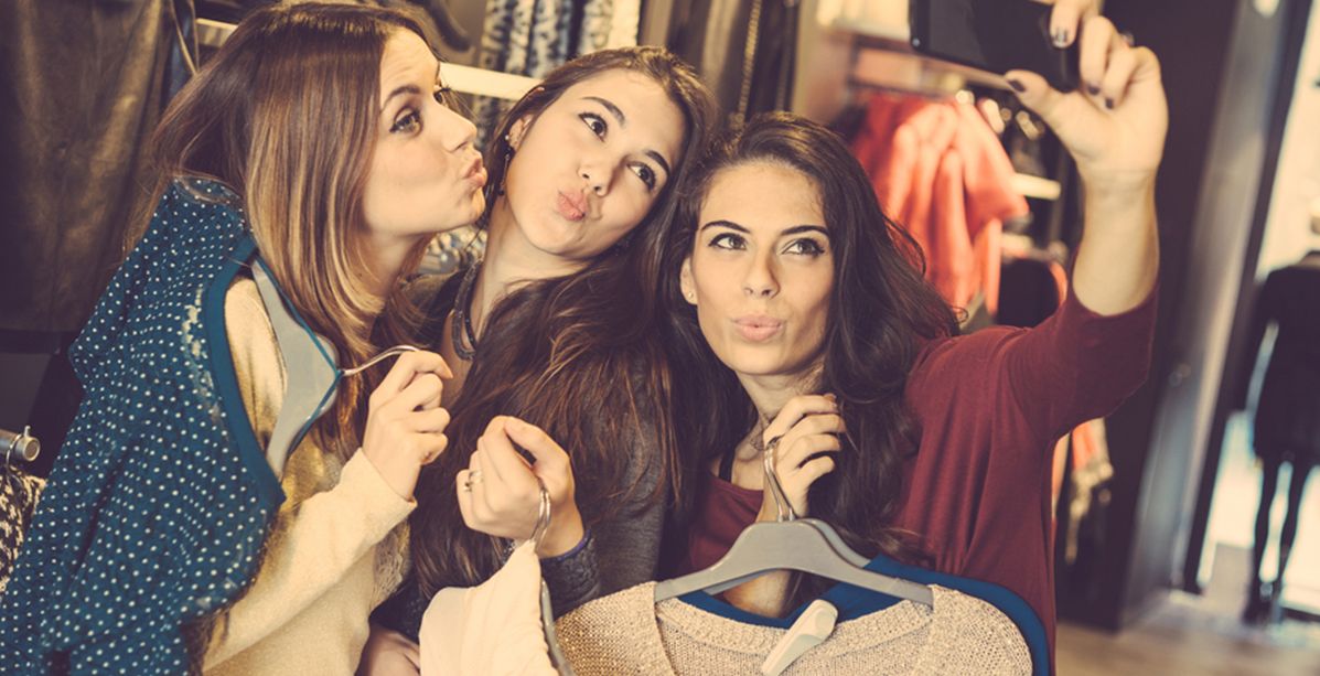 نعم لـ"السيلفي" اتيكيت وقواعد يجب احترامها..