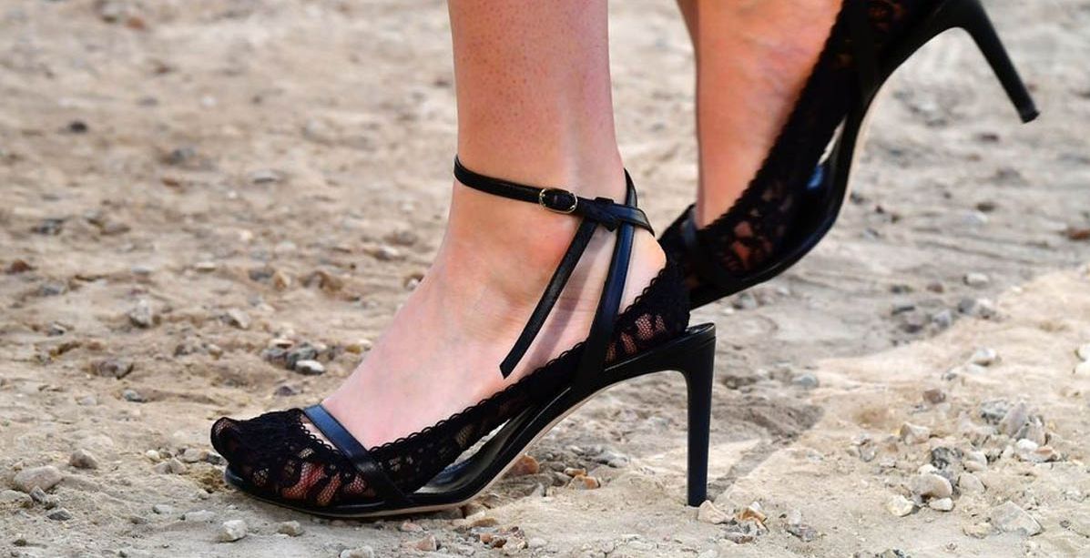 حذاء نينا ريتشي باسلوب جوارب الدانتيل لصيف 2018