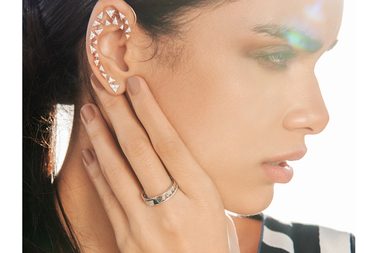 خاتم وأقراط من Akillis