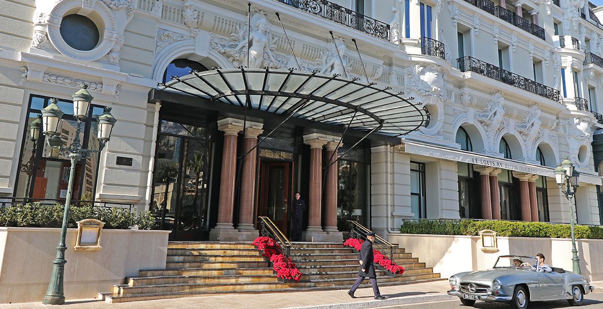 ياسمينة تزور Hôtel de Paris Monte-Carlo وتشهد على كتابة صفحة جديدة في تاريخه