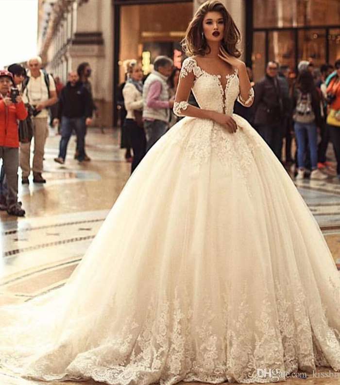 فستان الدانتيل الناعم