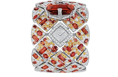 من اجمل الساعات هذا الموسم LES ÉTERNELLES DE CHANEL“Signature Grenat”