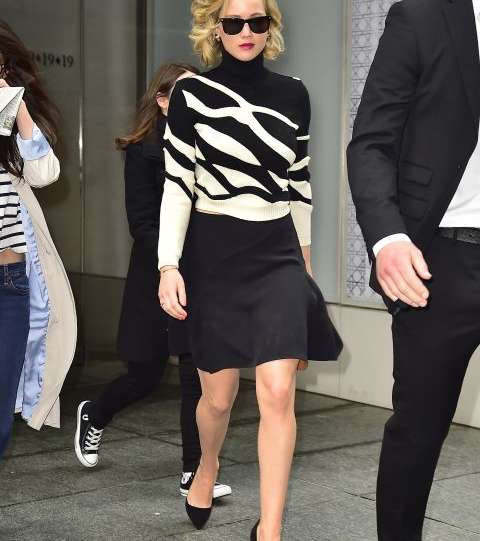 من اجمل صيحات الموضة التي اعتمدتها النجمات، موضة المونوكروم