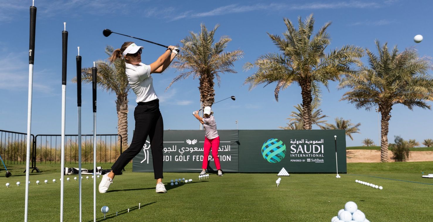 "نادي السيدات أولاً " يفتح باب تجربة لعبة الجولف مجاناً في السعودية