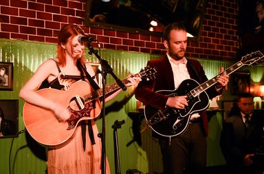 فقرة غنائية مميّزة من قبل DJs iDEATH و Kim Ann Foxman