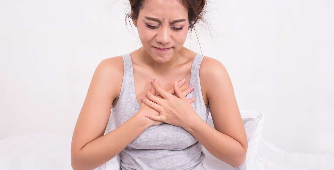 اسباب الم في جهة القلب تحت الثدي
