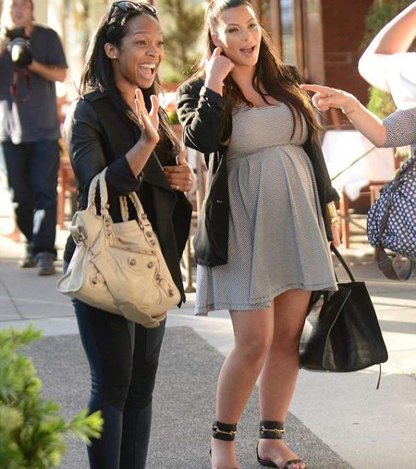 فستان كيم كارداشيان يطير