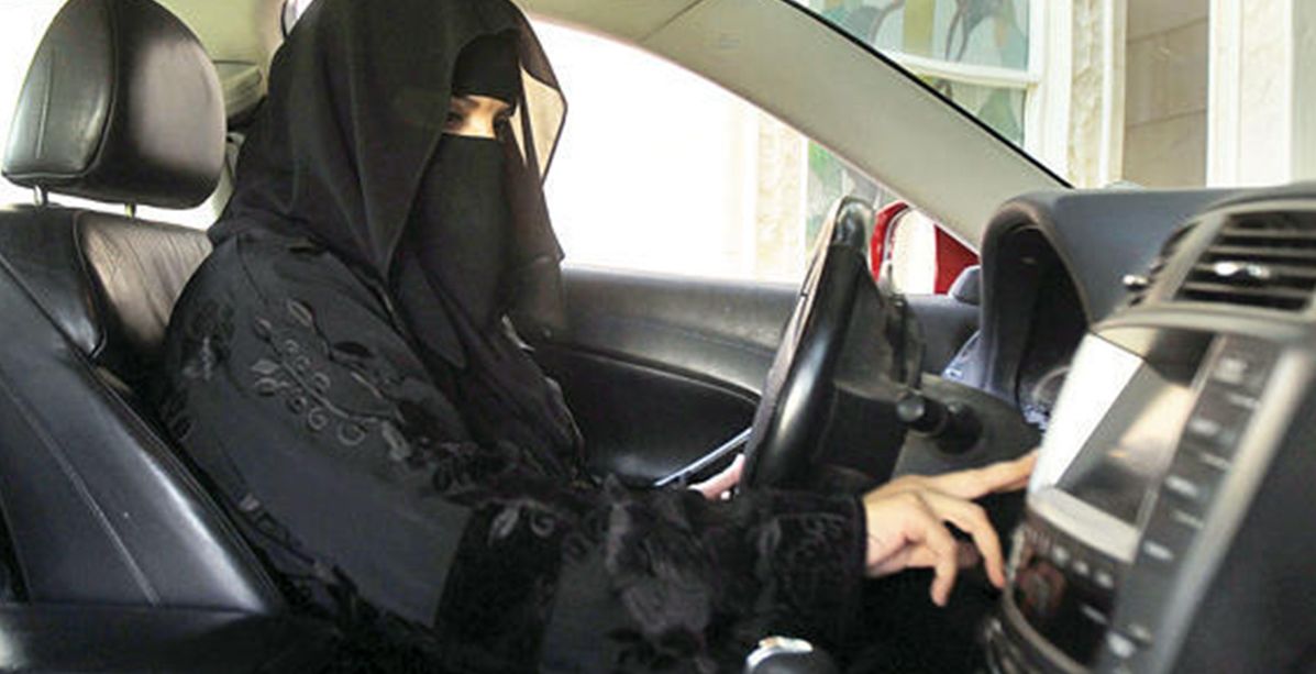 أول إمرأة سعودية تحصل على رخصة سوق نسائية