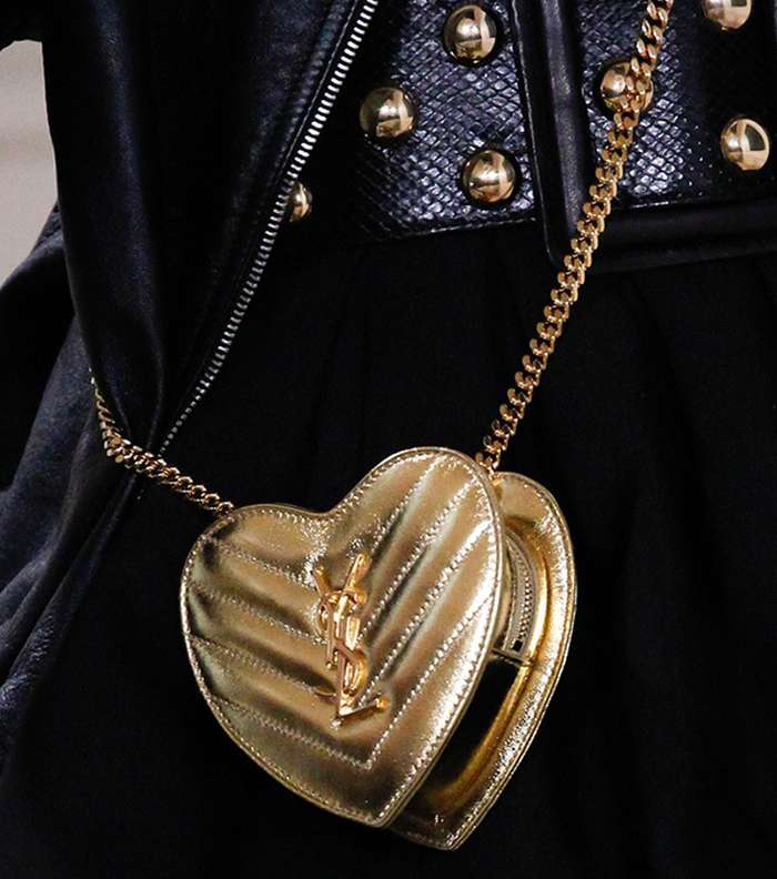 حقيبة سان لوران على شكل قلب من مجموعة شتاء 2017