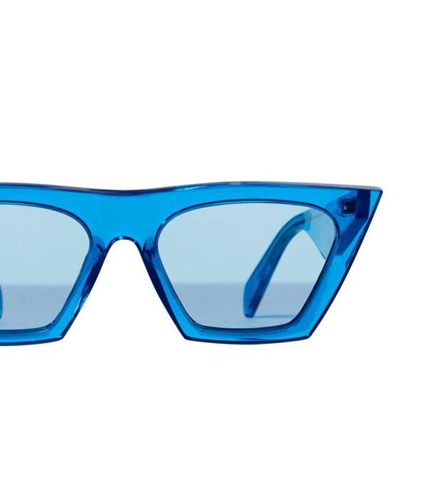 نظارات سيلين الشمسية باطار عريض ومروس على الزوايا باللون الازرق وباطار بلاستيكي ملون