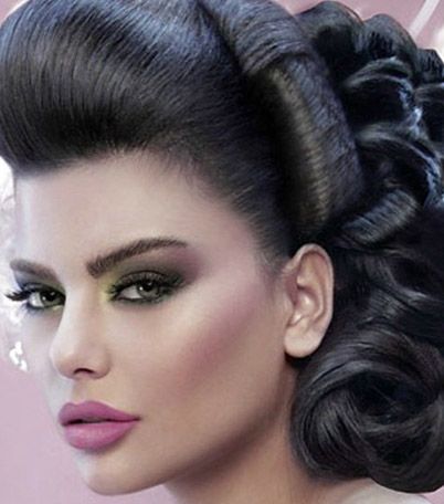 تسريحة الرفعة الخليجية الكلاسيكية مع الشعر الاسود
