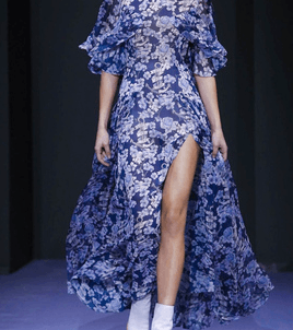 موضة الفساتين المطبعة مع الشق الطويل من تمبرلي لندن لشتاء 2017