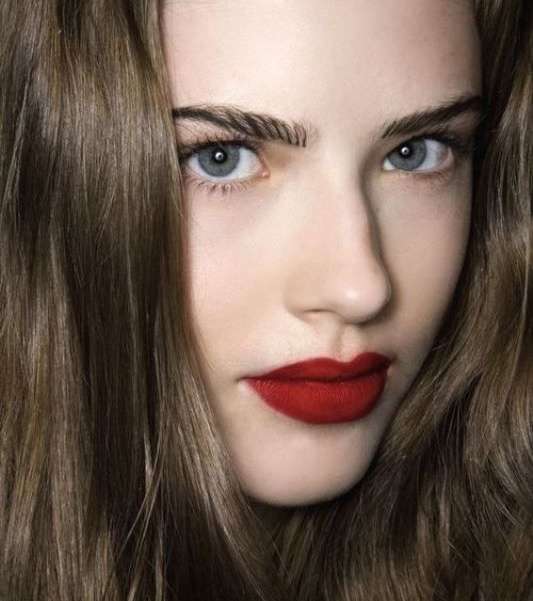 الأحمر...لون عرش ماكياج الخمسينيات 