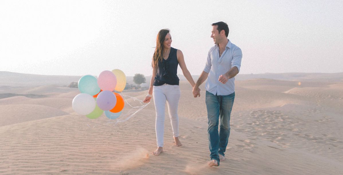 رجل يفاجئ حبيبته ويطلب يدها للزواج خلال رحلة سفاري في دبي!