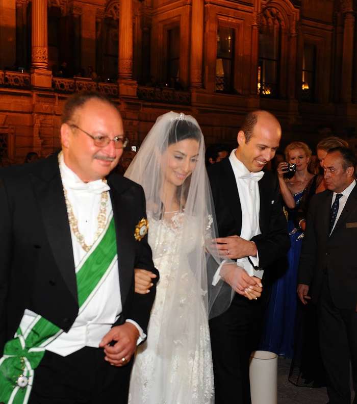 حفيدة ملك أفغانستان وأمير مصر خلال حفل الزفاف