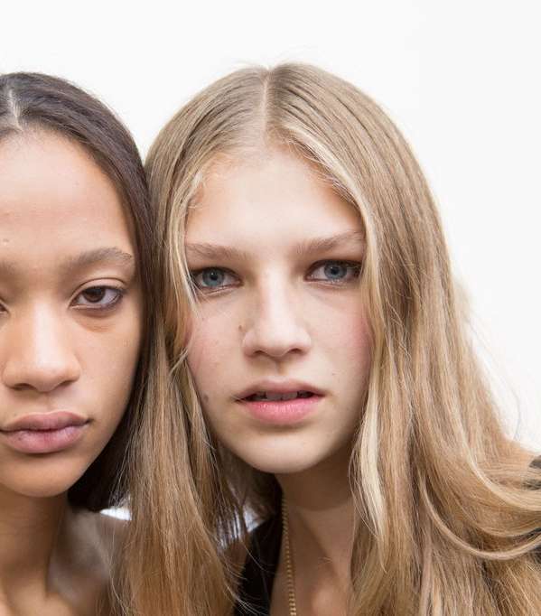 نعومة الماكياج والشعر في Chloé
