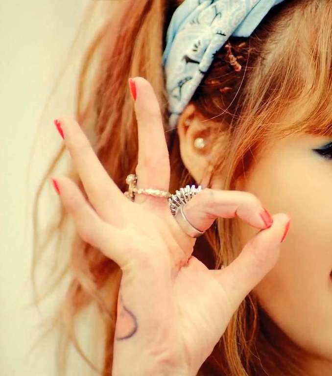 المكياج الأزرق الكوري مع Kim Hyun-a 