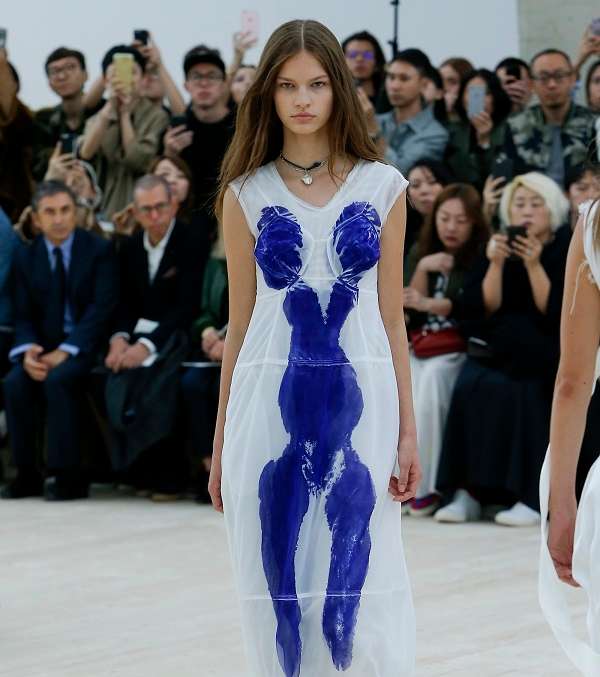 الفستان المطبع من سيلين من مجموعة صيف 2017