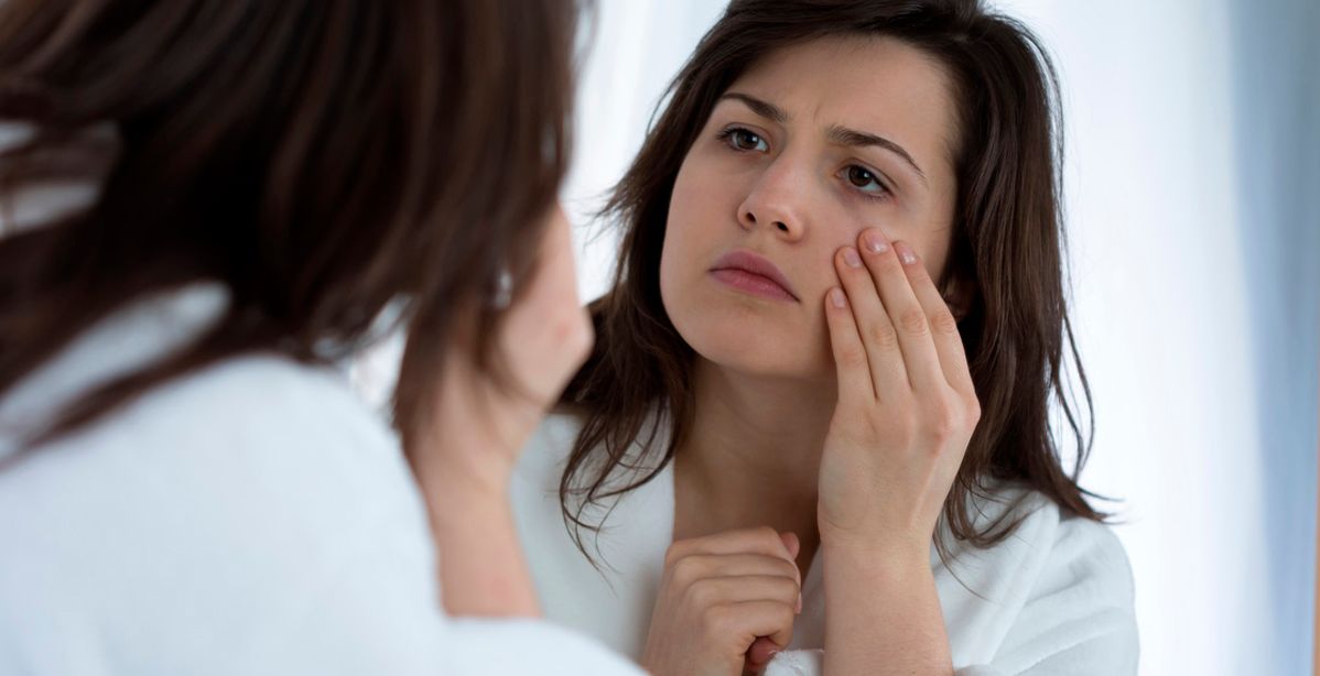 عالجي جيوب عينيك المنتفخة بقناع من الفازلين